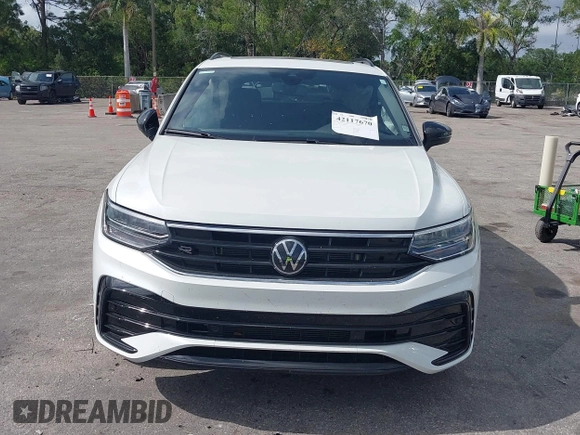 2024 Volkswagen Tiguan SE R-Line Black with VIN 3VVCB7AX6RM093792, listed as a IAAI auction lot 42117670 with 15,379 mi miles and . Bid and sale history available at DreamBid. Image 11.