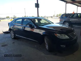 2010 Lexus LS 460 z VIN JTHBL5EF0A5096581, wystawiony jako IAAI lot #42119621 z przebiegiem 115 585 mil mil oraz . Historia ofert i sprzedaży dostępna na DreamBid. Obrazek 1.