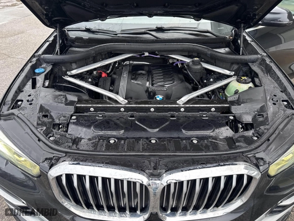 2021 BMW X5 sDrive40i with VIN 5UXCR4C04M9G59370, listed as a IAAI auction lot 41592538 with 132,083 mi miles. Bid and sale history available at carsss.com. Image 10.