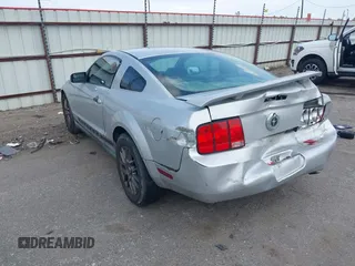 2005 Ford Mustang Deluxe с VIN 1ZVFT80N855139652, выставлен на аукционе IAAI как лот 42479548 с пробегом 289 517 миль миль и . История ставок и продаж доступна на DreamBid. Изображение 3.