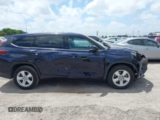 2020 Toyota Highlander L z VIN 5TDCZRAH1LS009495, wystawiony jako IAAI lot #42119622 z przebiegiem 33 858 mil mil oraz . Historia ofert i sprzedaży dostępna na DreamBid. Obrazek 13.