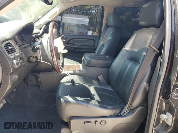 2008 GMC Sierra Denali z VIN 2GTEC638481135144, wystawiony jako Copart lot #70402884 z przebiegiem 211 510 mil mil oraz Czysty tytuł • Clean title. Historia ofert i sprzedaży dostępna na DreamBid. Obrazek 7.