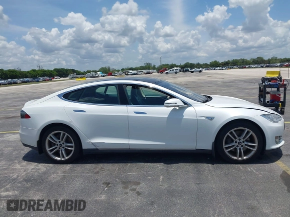 2013 Tesla Model S with VIN 5YJSA1CG4DFP21658, listed as a IAAI auction lot 42398609 with 116,068 mi miles and . Bid and sale history available at DreamBid. Image 13.