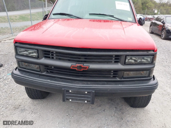 1996 Chevrolet Tahoe with VIN 3GNEK18R8TG153872, listed as a IAAI auction lot 41913476 with 120,686 mi miles. Bid and sale history available at carsss.com. Image 12.