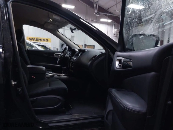 2019 Nissan Pathfinder S with VIN 5N1DR2MM2KC631863, listed as a IAAI auction lot 41454779 with 87,734 mi miles. Bid and sale history available at carsss.com. Image 5.