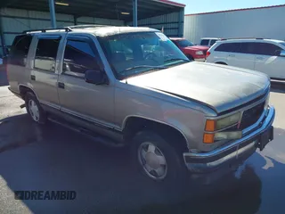 1998 GMC Yukon with VIN 1GKEK13R4WJ725608, listed as a IAAI auction lot 41596559 with 323,141 mi miles. Bid and sale history available at carsss.com. Image 1.