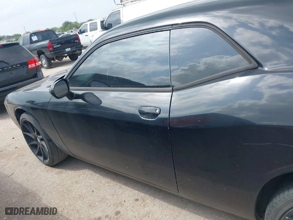 2013 Dodge Challenger SXT with VIN 2C3CDYAG5DH653375, listed as a IAAI auction lot 41950474 with 135,402 mi miles. Bid and sale history available at carsss.com. Image 14.
