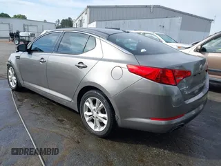 2013 Kia Optima EX z VIN 5XXGN4A71DG130926, wystawiony jako IAAI lot #42080433 z przebiegiem 197 900 mil mil oraz . Historia ofert i sprzedaży dostępna na DreamBid. Obrazek 3.