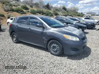 2009 Toyota Matrix S z VIN 2T1LE40E49C004413, wystawiony jako Copart lot #57530165 z przebiegiem 293 564 mil mil oraz Czysty tytuł • Clean title. Historia ofert i sprzedaży dostępna na DreamBid. Obrazek 4.