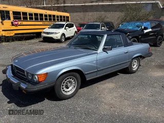 1985 Mercedes-Benz 380 z VIN WDBBA45C0FA019441, wystawiony jako Copart lot #51792005 z przebiegiem 83 718 mil mil oraz Czysty tytuł • Clean title. Historia ofert i sprzedaży dostępna na DreamBid. Obrazek 2.