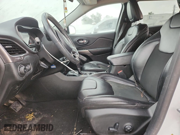 2019 Jeep Cherokee Latitude Plus with VIN 1C4PJLLB0KD333207, listed as a Copart auction lot 60720725 with 67,826 mi miles and Salvage title. Bid and sale history available at DreamBid. Image 7.