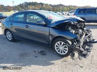 2021 Kia Forte LXS with VIN 3KPF24AD9ME301716, listed as a IAAI auction lot 40767290 with 1 mi miles. Bid and sale history available at carsss.com. Image 1.