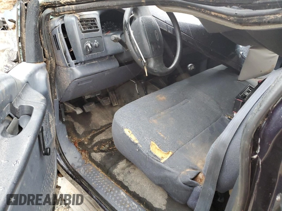 2000 Ford F-250 XL z VIN 1FTNX21L3YED48024, wystawiony jako Copart lot #85497574 z przebiegiem 181 072 mil mil oraz Nie do naprawy • Non repairable. Historia ofert i sprzedaży dostępna na DreamBid. Obrazek 8.