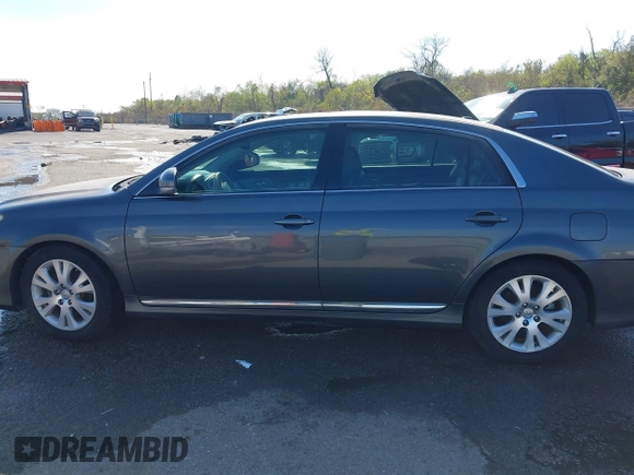 2012 Toyota Avalon z VIN 4T1BK3DB9CU450206, wystawiony jako IAAI lot #41163518 z przebiegiem 230 317 mil mil oraz . Historia ofert i sprzedaży dostępna na DreamBid. Obrazek 14.