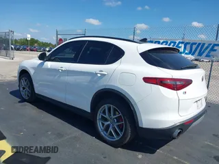 2018 Alfa Romeo Stelvio Ti Sport z VIN ZASFAKNN3J7B95471, wystawiony jako IAAI lot #42320127 z przebiegiem 77 138 mil mil oraz . Historia ofert i sprzedaży dostępna na DreamBid. Obrazek 3.