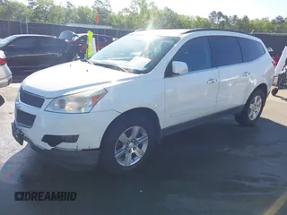 2012 Chevrolet Traverse 1LT z VIN 1GNKVGEDXCJ204602, wystawiony jako IAAI lot #41943724 z przebiegiem 151 118 mil mil oraz . Historia ofert i sprzedaży dostępna na DreamBid. Obrazek 17.