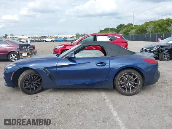 2021 BMW Z4 sDrive30i with VIN WBAHF3C05MWX11773, listed as a IAAI auction lot 41358869 with 16,373 mi miles. Bid and sale history available at carsss.com. Image 14.