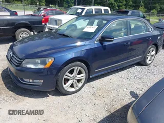 2013 Volkswagen Passat SE z VIN 1VWBN7A34DC035637, wystawiony jako IAAI lot #42362830 z przebiegiem 149 981 mil mil oraz . Historia ofert i sprzedaży dostępna na DreamBid. Obrazek 2.
