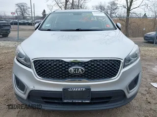2018 Kia Sorento LX V6 with VIN 5XYPGDA54JG368009, listed as a IAAI auction lot 41986830 with 110,478 mi miles. Bid and sale history available at carsss.com. Image 12.