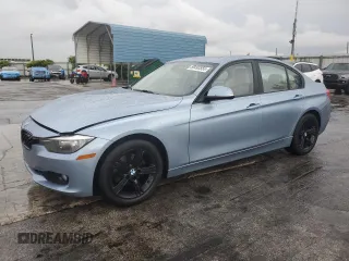 2014 BMW 3 Series 320i z VIN WBA3B1C59EK131120, wystawiony jako Copart lot #59493555 z przebiegiem 136 534 mil mil oraz Czysty tytuł • Clean title. Historia ofert i sprzedaży dostępna na DreamBid. Obrazek 1.