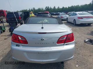 2010 Chrysler Sebring Touring z VIN 1C3BC5ED9AN201946, wystawiony jako IAAI lot #42430012 z przebiegiem 125 672 mil mil oraz . Historia ofert i sprzedaży dostępna na DreamBid. Obrazek 15.