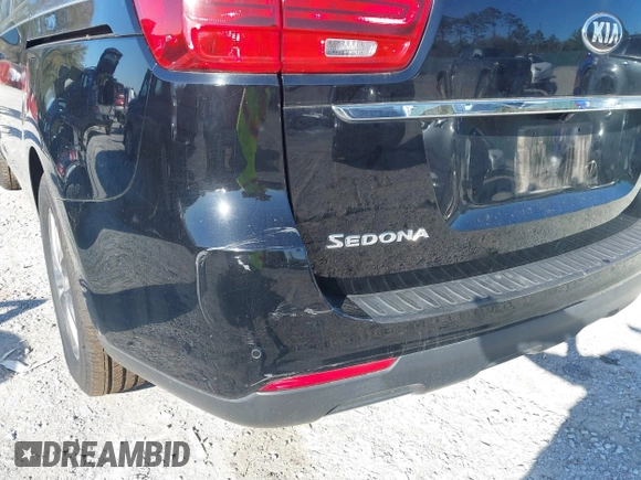 2019 Kia Sedona LX with VIN KNDMB5C1XK6537049, listed as a IAAI auction lot 41777727 with 86,987 mi miles. Bid and sale history available at carsss.com. Image 6.