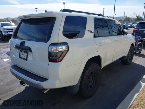 2018 Toyota 4Runner SR5 with VIN JTEBU5JR8J5543622, listed as a IAAI auction lot 41770031 with 101,272 mi miles. Bid and sale history available at carsss.com. Image 4.