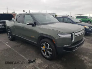 2022 Rivian R1T Launch Edition z VIN 7FCTGAAL0NN001256, wystawiony jako Copart lot #55850845 z przebiegiem 49 236 mil mil oraz Szkoda całkowita • Salvage title. Historia ofert i sprzedaży dostępna na DreamBid. Obrazek 4.