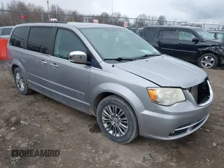 2013 Chrysler Town & Country Touring-L with VIN 2C4RC1CG5DR753435, listed as a IAAI auction lot 41889803 with 271,865 mi miles. Bid and sale history available at carsss.com. Image 1.