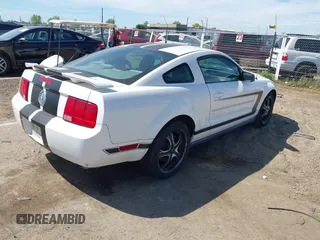 2008 Ford Mustang Deluxe with VIN 1ZVHT80NX85158801, listed as a IAAI auction lot 42015572 with 184,920 mi miles. Bid and sale history available at carsss.com. Image 4.