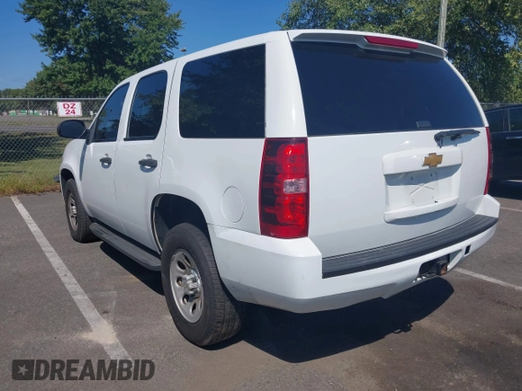 2013 Chevrolet Tahoe Commercial z VIN 1GNSK2E01DR268491, wystawiony jako IAAI lot #40302113 z przebiegiem 183 889 mil mil oraz . Historia ofert i sprzedaży dostępna na DreamBid. Obrazek 3.