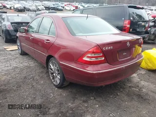 2002 Mercedes-Benz C 230/260/280/320 z VIN WDBRF61J52F189775, wystawiony jako IAAI lot #41633570 z przebiegiem 301 455 mil mil oraz . Historia ofert i sprzedaży dostępna na DreamBid. Obrazek 3.