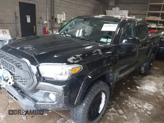 2016 Toyota Tacoma SR with VIN 3TMCZ5AN5GM037336, listed as a IAAI auction lot 41599492 with 76,262 mi miles. Bid and sale history available at carsss.com. Image 17.