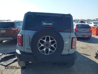 2023 Ford Bronco z VIN 1FMDE5BH5PLB37801, wystawiony jako IAAI lot #41691282 z przebiegiem 21 129 mil mil oraz . Historia ofert i sprzedaży dostępna na DreamBid. Obrazek 17.