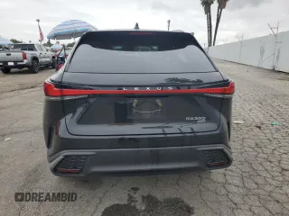 2024 Lexus RX 350 z VIN 2T2BAMCA1RC040460, wystawiony jako Copart lot #53509055 z przebiegiem 17 958 mil mil oraz Szkoda całkowita • Salvage title. Historia ofert i sprzedaży dostępna na DreamBid. Obrazek 6.