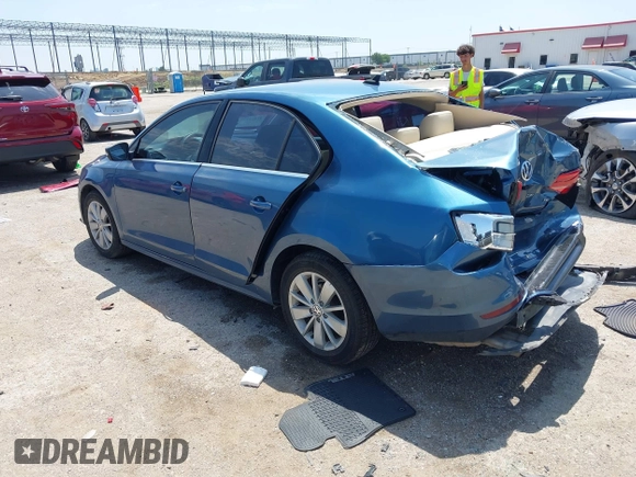 2015 Volkswagen Jetta SE with VIN 3VWD17AJ3FM260636, listed as a IAAI auction lot 42423975 with 129,377 mi miles and . Bid and sale history available at DreamBid. Image 3.