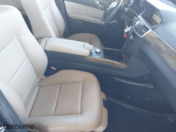2010 Mercedes-Benz E-Class E 350 Luxury with VIN WDDHF8HB4AA069555, listed as a IAAI auction lot 39613371 with 94,454 mi miles. Bid and sale history available at carsss.com. Image 5.