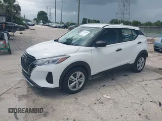 2022 Nissan Kicks S z VIN 3N1CP5BV1NL519098, wystawiony jako IAAI lot #42511407 z przebiegiem 41 610 mil mil oraz . Historia ofert i sprzedaży dostępna na DreamBid. Obrazek 2.