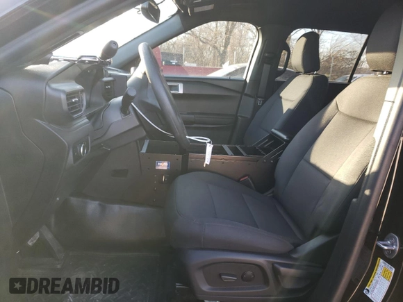 2024 Ford Police Interceptor Utility z VIN 1FM5K8AB4RGA48597, wystawiony jako Copart lot #81979424 z przebiegiem 9 858 mil mil oraz Szkoda całkowita • Salvage title. Historia ofert i sprzedaży dostępna na DreamBid. Obrazek 7.