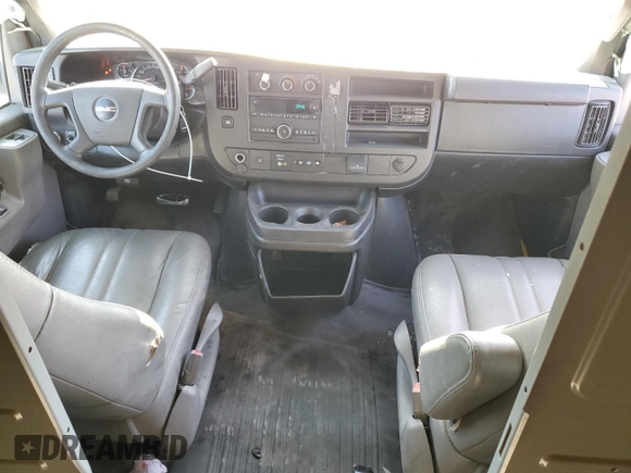 2020 GMC Savana Cargo z VIN 1GTW7AFG6L1252138, wystawiony jako Copart lot #48175425 z przebiegiem 174 950 mil mil oraz Szkoda całkowita • Salvage title. Historia ofert i sprzedaży dostępna na DreamBid. Obrazek 8.