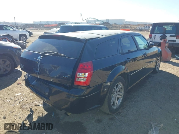 2005 Dodge Magnum SE with VIN 2D4FV48V55H661046, listed as a IAAI auction lot 41644364 with 125,400 mi miles and . Bid and sale history available at carsss.com. Image 4.