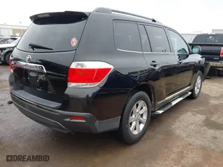 2011 Toyota Highlander with VIN 5TDZK3EHXBS032438, listed as a IAAI auction lot 41700739 with 210,295 mi miles. Bid and sale history available at carsss.com. Image 4.