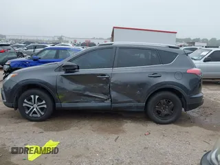 2017 Toyota RAV4 LE z VIN 2T3BFREV8HW667907, wystawiony jako IAAI lot #42130136 z przebiegiem 129 831 mil mil oraz . Historia ofert i sprzedaży dostępna na DreamBid. Obrazek 14.