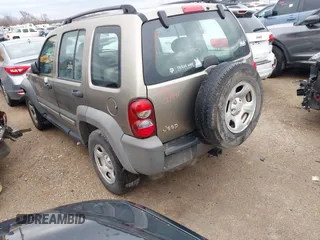 2007 Jeep Liberty Sport with VIN 1J4GK48K77W502284, listed as a IAAI auction lot 41323341 with 223,050 mi miles. Bid and sale history available at carsss.com. Image 3.