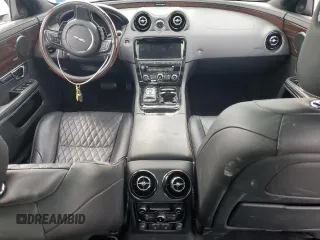 2018 Jaguar XJ Portfolio with VIN SAJWJ2GD1J8W13812, listed as a Copart auction lot 76260534 with Not Provided miles and Salvage Title. Bid and sale history available at DreamBid. Image 8.
