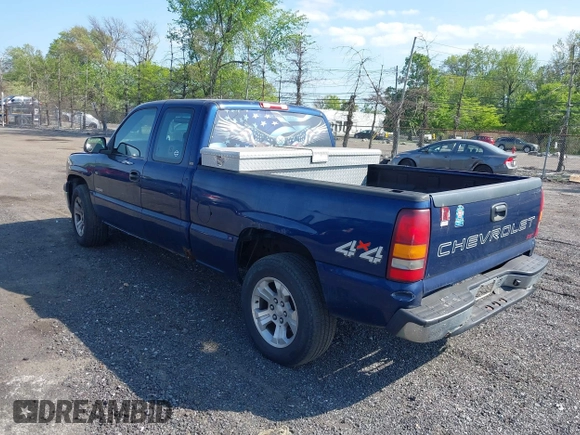 2002 Chevrolet Silverado 1500 LS with VIN 2GCEK19V321260565, listed as a IAAI auction lot 42151550 with 117,350 mi miles. Bid and sale history available at carsss.com. Image 3.