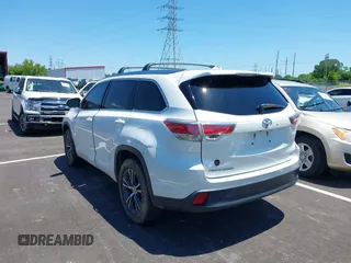 2016 Toyota Highlander XLE z VIN 5TDKKRFHXGS132954, wystawiony jako IAAI lot #42288224 z przebiegiem 153 448 mil mil oraz . Historia ofert i sprzedaży dostępna na DreamBid. Obrazek 3.