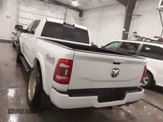 2019 Ram 2500 Laramie z VIN 3C6UR5FL7KG657180, wystawiony jako IAAI lot #41714476 z przebiegiem 97 334 mil mil oraz . Historia ofert i sprzedaży dostępna na DreamBid. Obrazek 17.