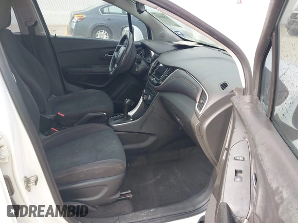 2019 Chevrolet Trax LS with VIN 3GNCJKSB0KL233670, listed as a IAAI auction lot 42161810 with 131,486 mi miles. Bid and sale history available at carsss.com. Image 5.