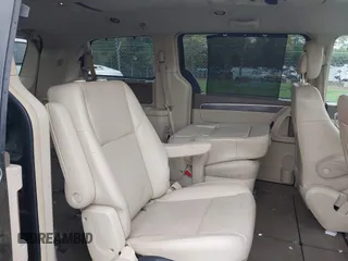 2010 Volkswagen Routan SE z VIN 2V4RW3D15AR333236, wystawiony jako IAAI lot #42020704 z przebiegiem 117 144 mil mil oraz . Historia ofert i sprzedaży dostępna na DreamBid. Obrazek 8.